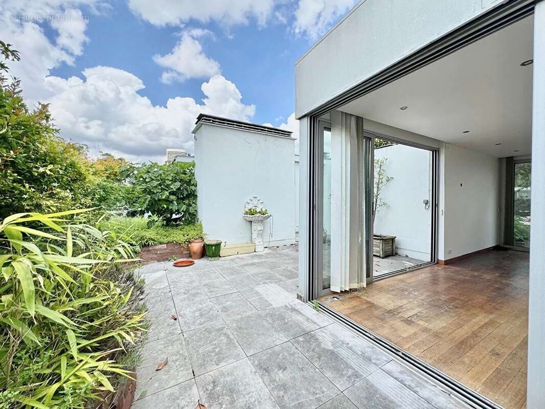 Appartement à NEUILLY-SUR-SEINE