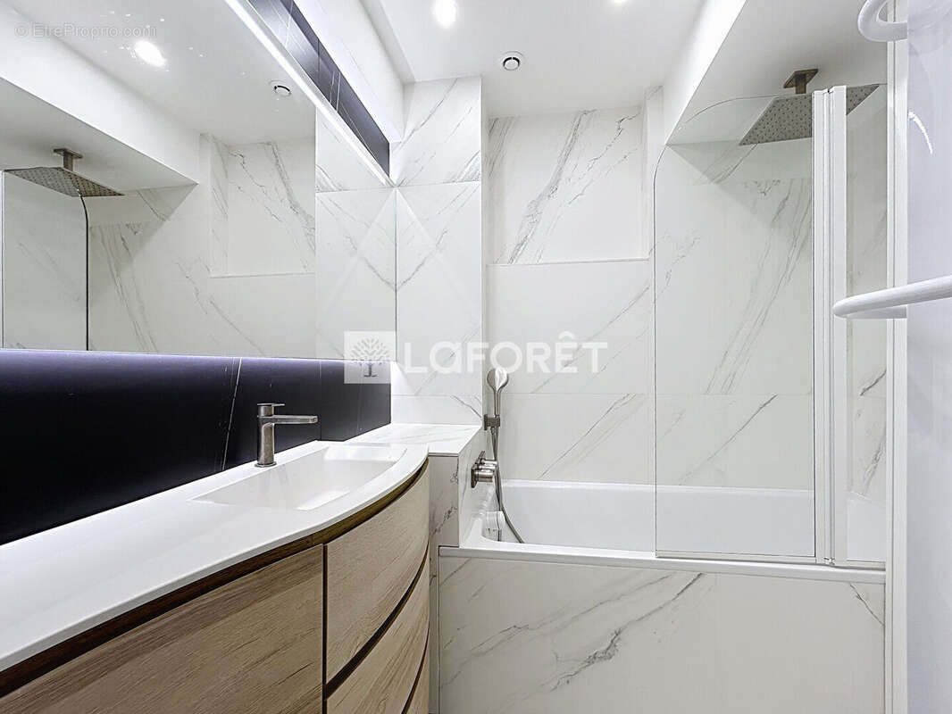 Appartement à PARIS-8E