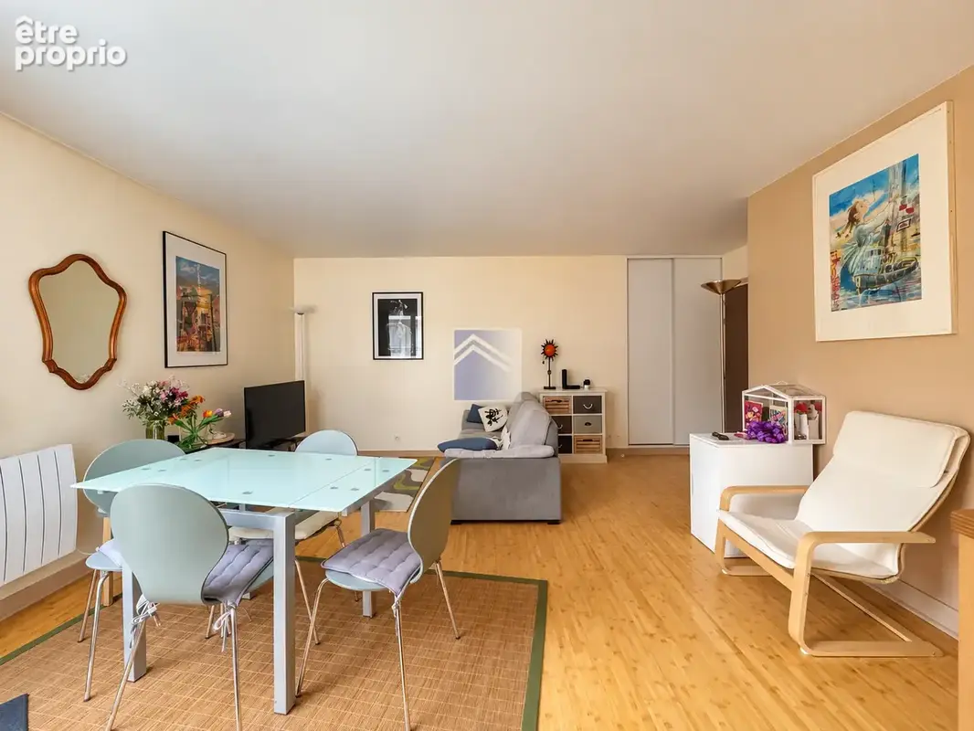Courbevoie - Coeur de ville - 2 pièces - 41m2 - Balcon cave et parking ! - photo 3