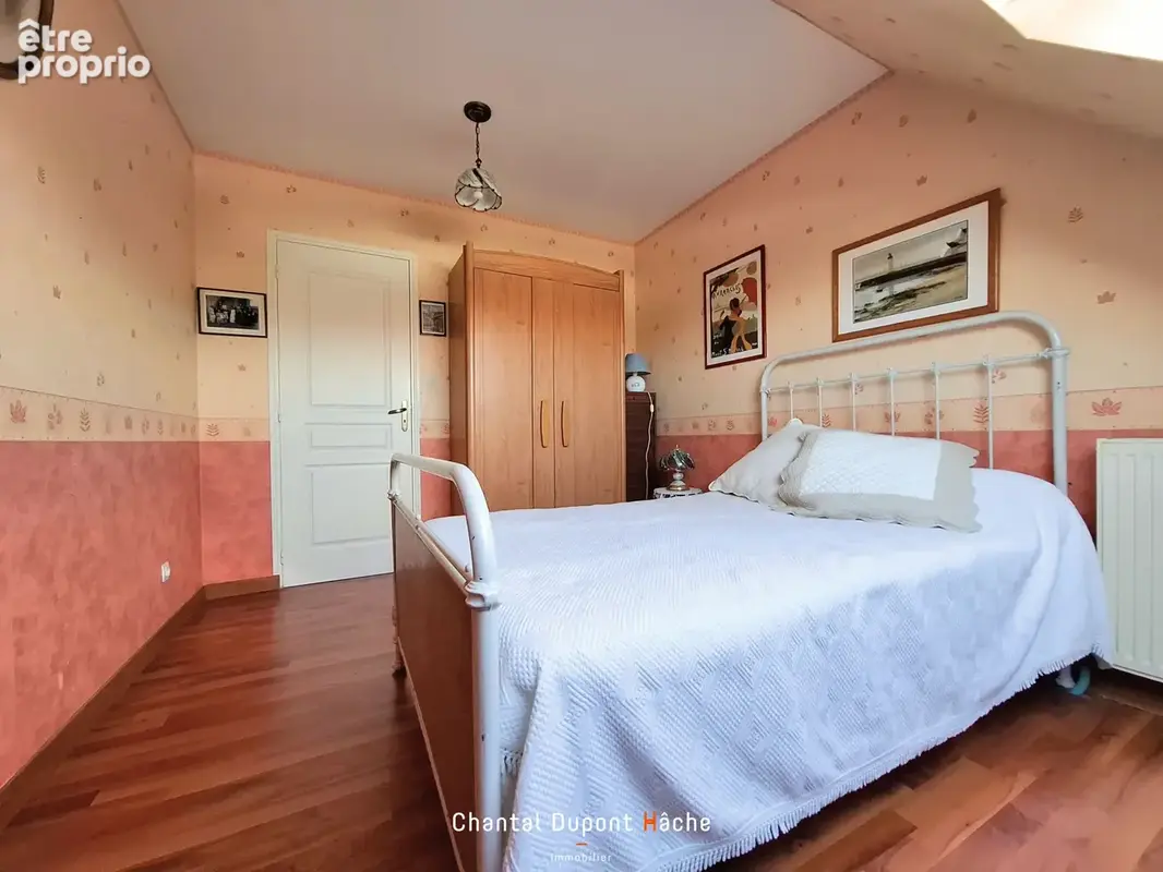 CHAMPHOL - Jolie maison traditionnelle, 4 chambres, vie de plain-pied, garage et jardin - photo 13