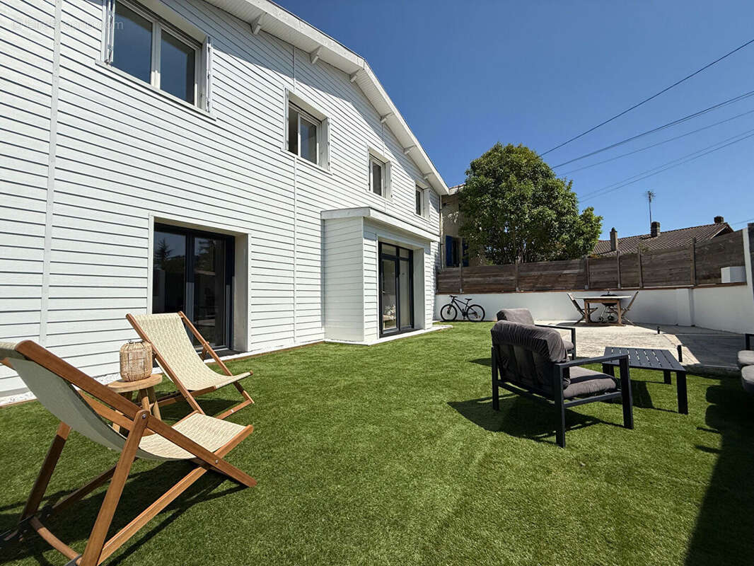 Maison T7 155m² Eysines - photo 10