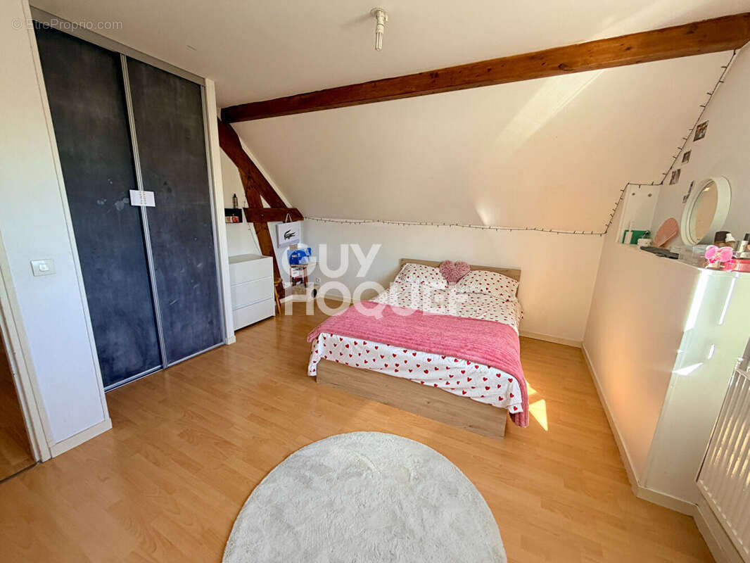 Maison familiale ou investissement - 188 m² - Piscine (Hauteurs de Besançon) - photo 17