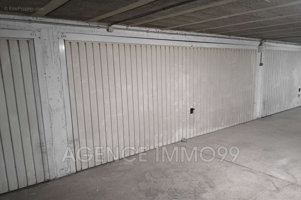 Parking à MANDELIEU-LA-NAPOULE