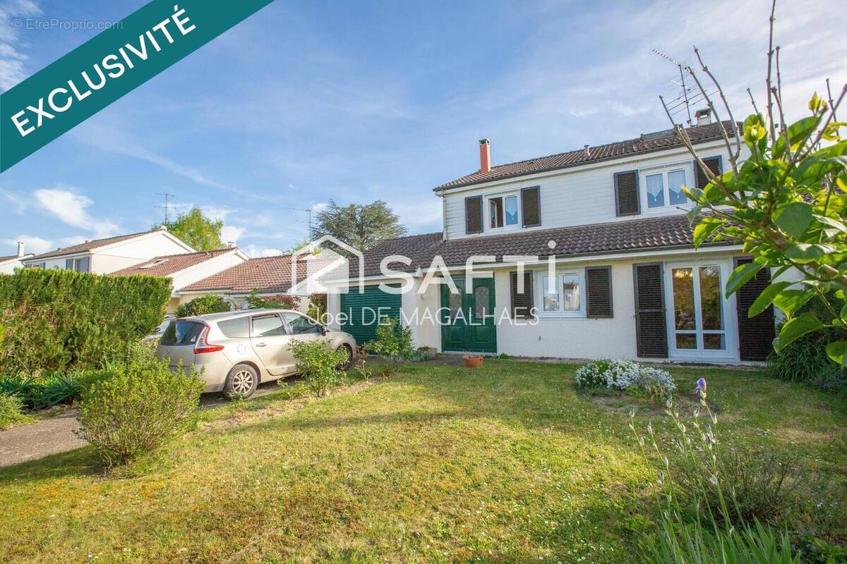 Photo 1 - Maison à LE MESNIL-SAINT-DENIS