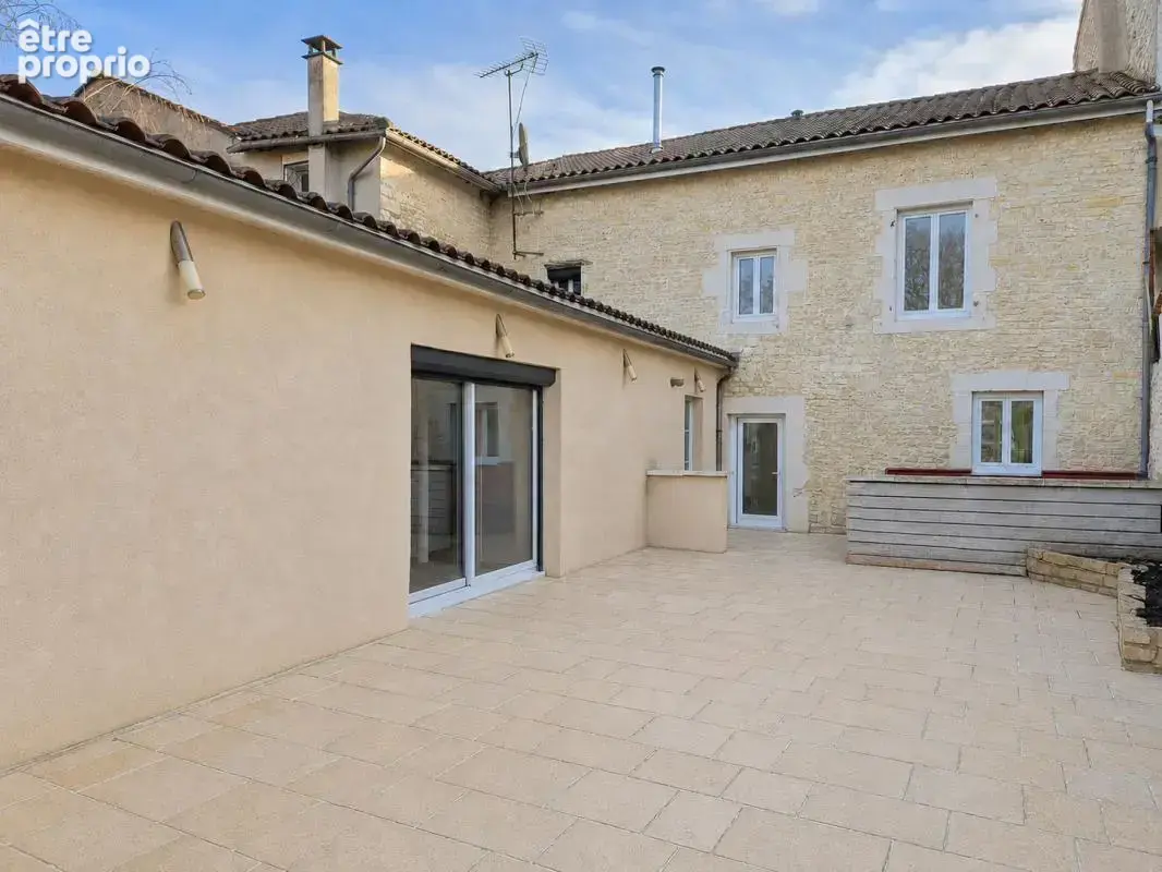 Maison à AIGRE