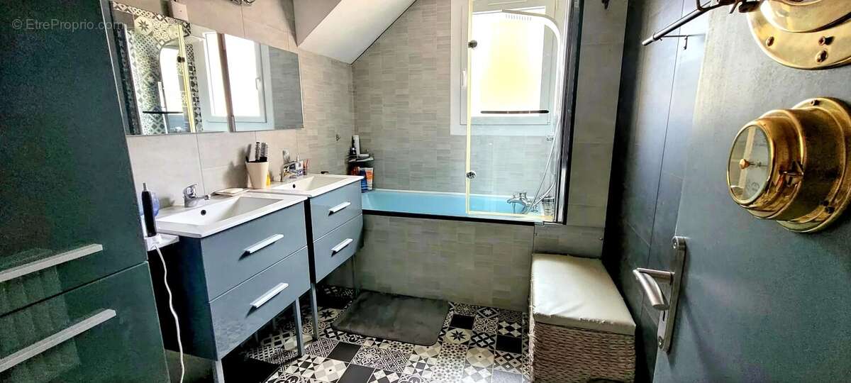 Maison à SAINT-MARTIN-LACAUSSADE