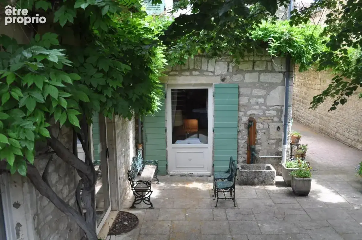 Maison 8 pièces 242 m² à vendre à Lucenay (69480) - photo 2