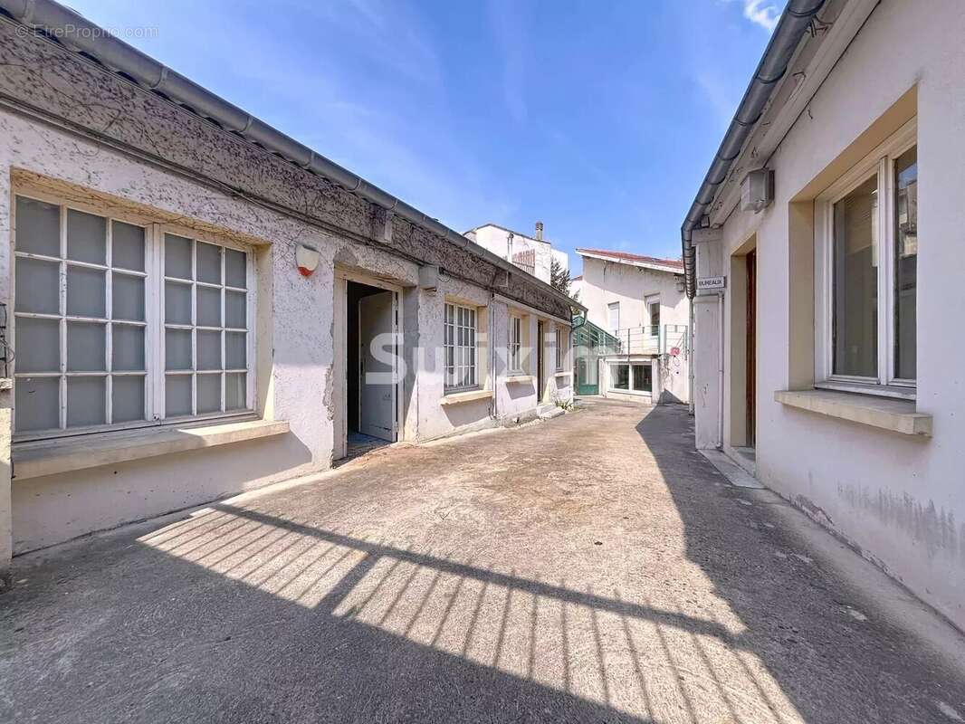Maison de ville + annexes - photo 9