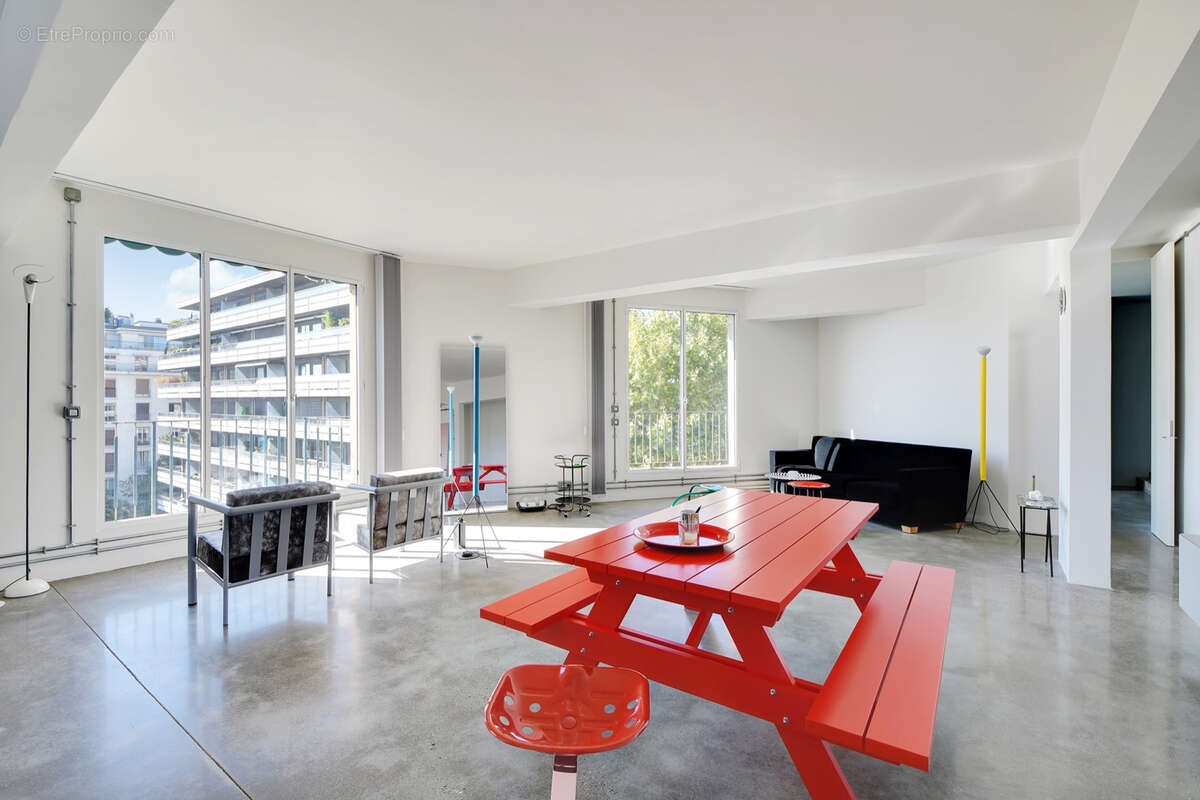 Appartement à PARIS-16E