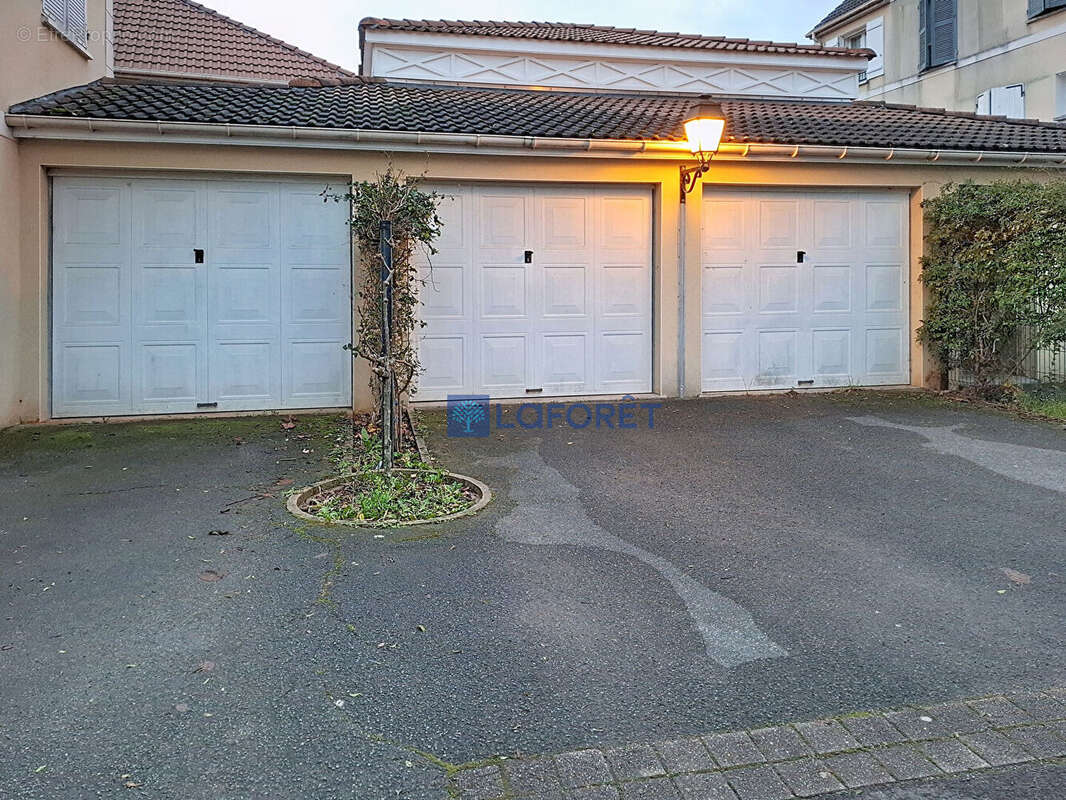 Maison à BAILLY-ROMAINVILLIERS