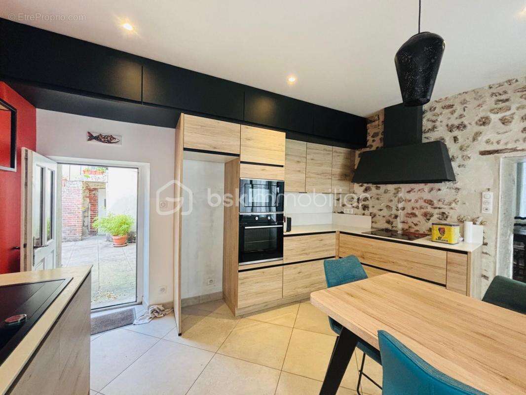 Maison à VILLENEUVE-SUR-YONNE