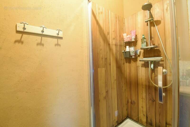 EXCLUSIVITE / Très belle maison avec dépendances et terrain / 63160 Glaine Montaigut - photo 12