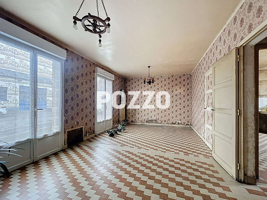 A Vendre - Juvigny Les Vallées - Maison 9 pièce(s) 136 m² - Centre-bourg - photo 14