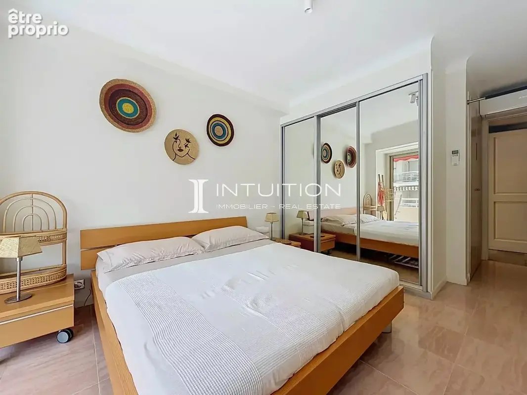 Cannes - Croisette : Appartement d’angle 3 pièces de 100 m², étage élevé, vaste terrasse - photo 15