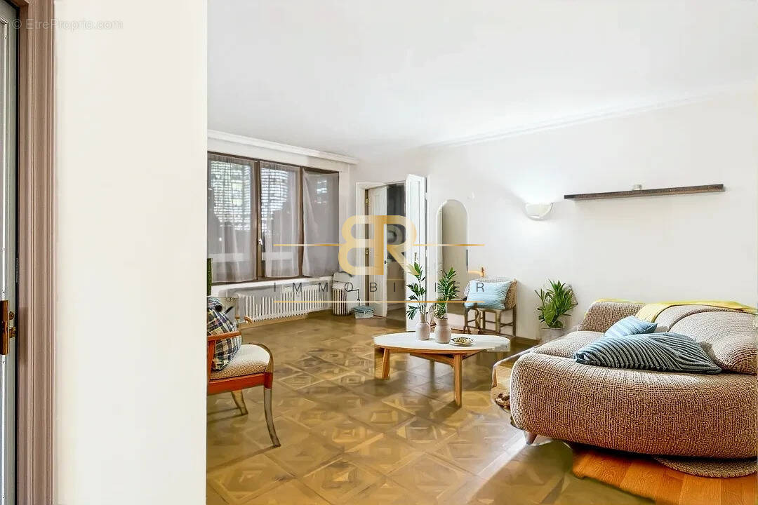 Appartement à COURBEVOIE