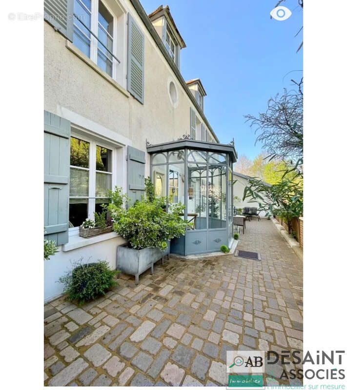 Maison à VILLENEUVE-LE-COMTE