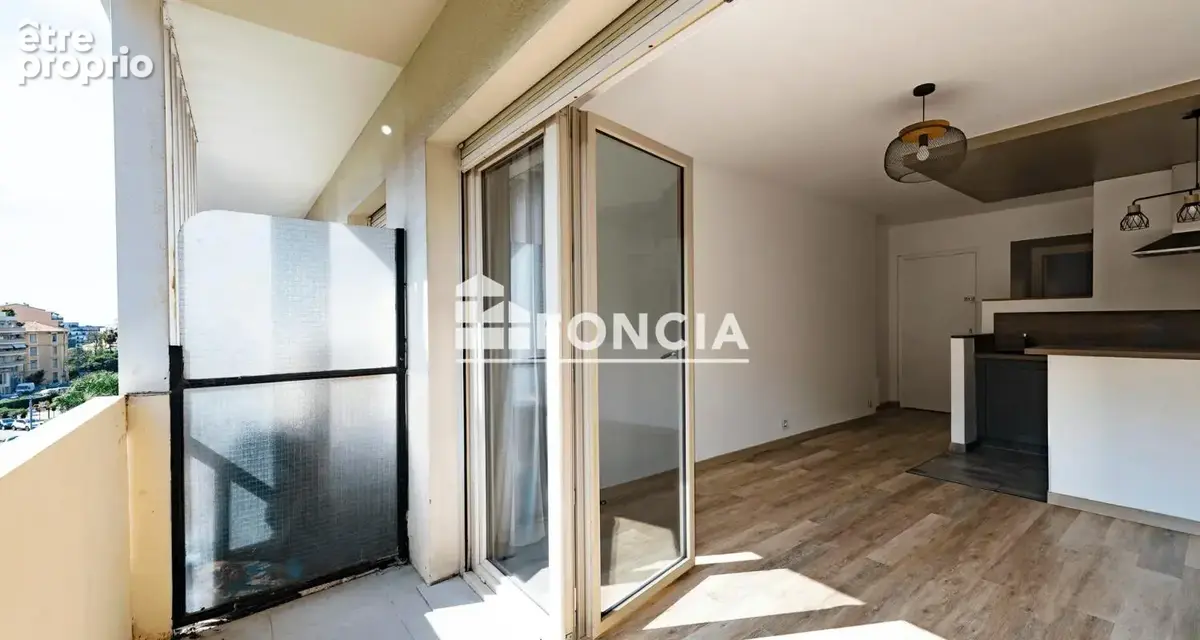 Menton proximite gare routiere et commerces 2 pieces traversant en etage eleve - photo 11