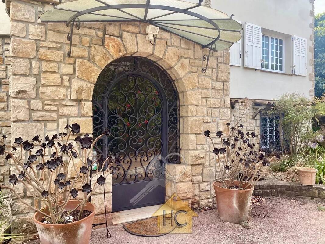 Appartement à MOUGINS