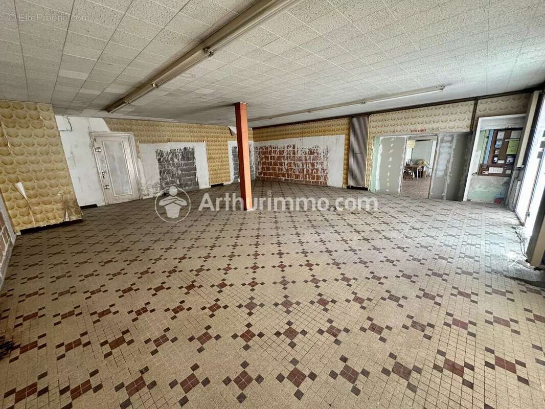Ensemble immobilier avec local commercial, habitation et garages – Idéal investisseur - photo 7
