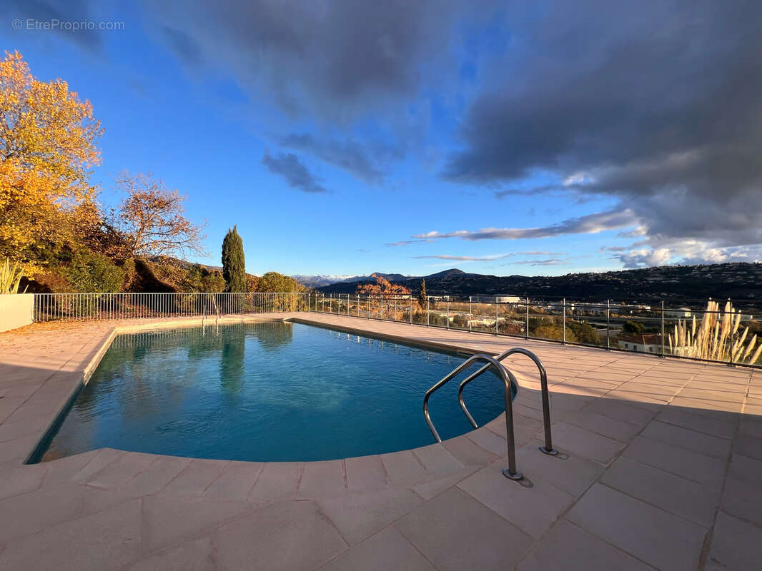 Appartement à SAINT-LAURENT-DU-VAR