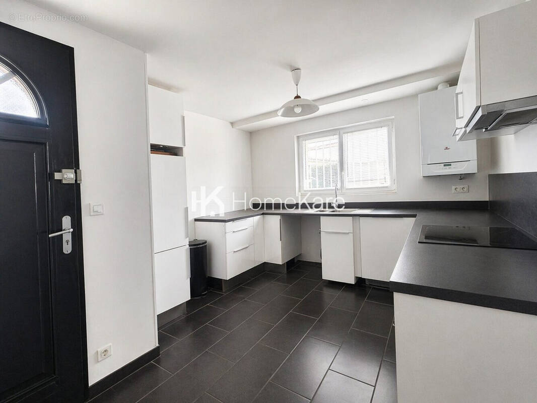 Appartement à BEAUZELLE