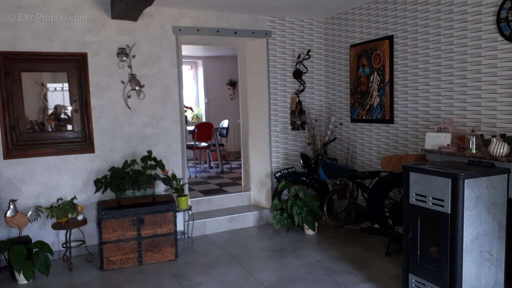 Maison à MONTMARAULT