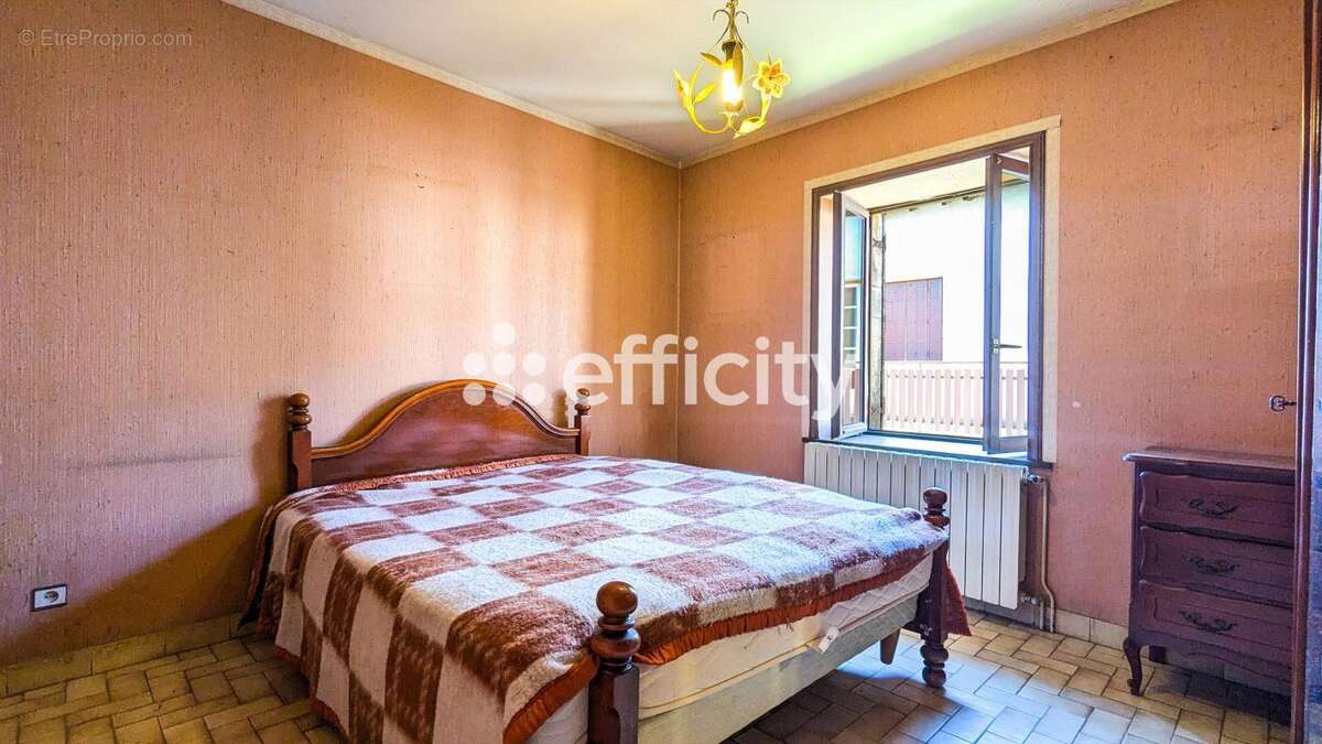 Appartement à LA ROCHE-VINEUSE