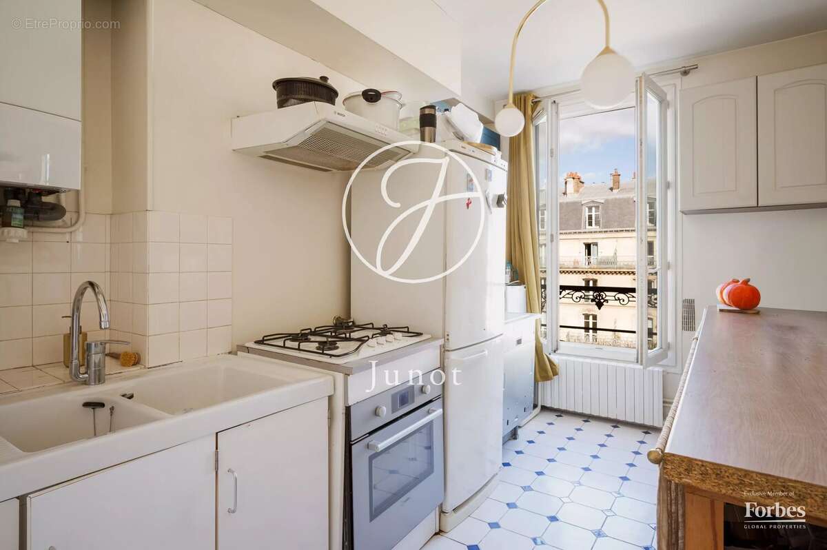 Appartement à PARIS-17E