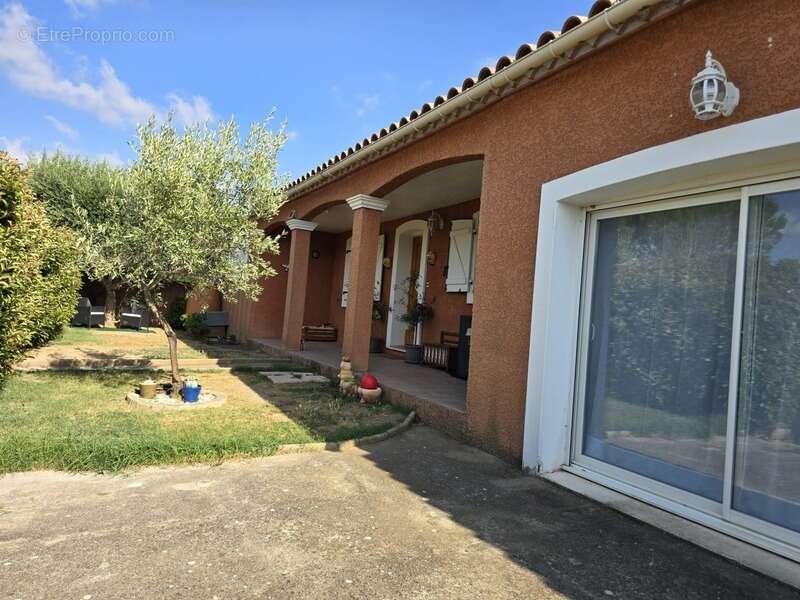 Villa familiale de plain-pied – 181 m² – 5 chambres – piscine – véranda – terrain de 916 m² - photo 19