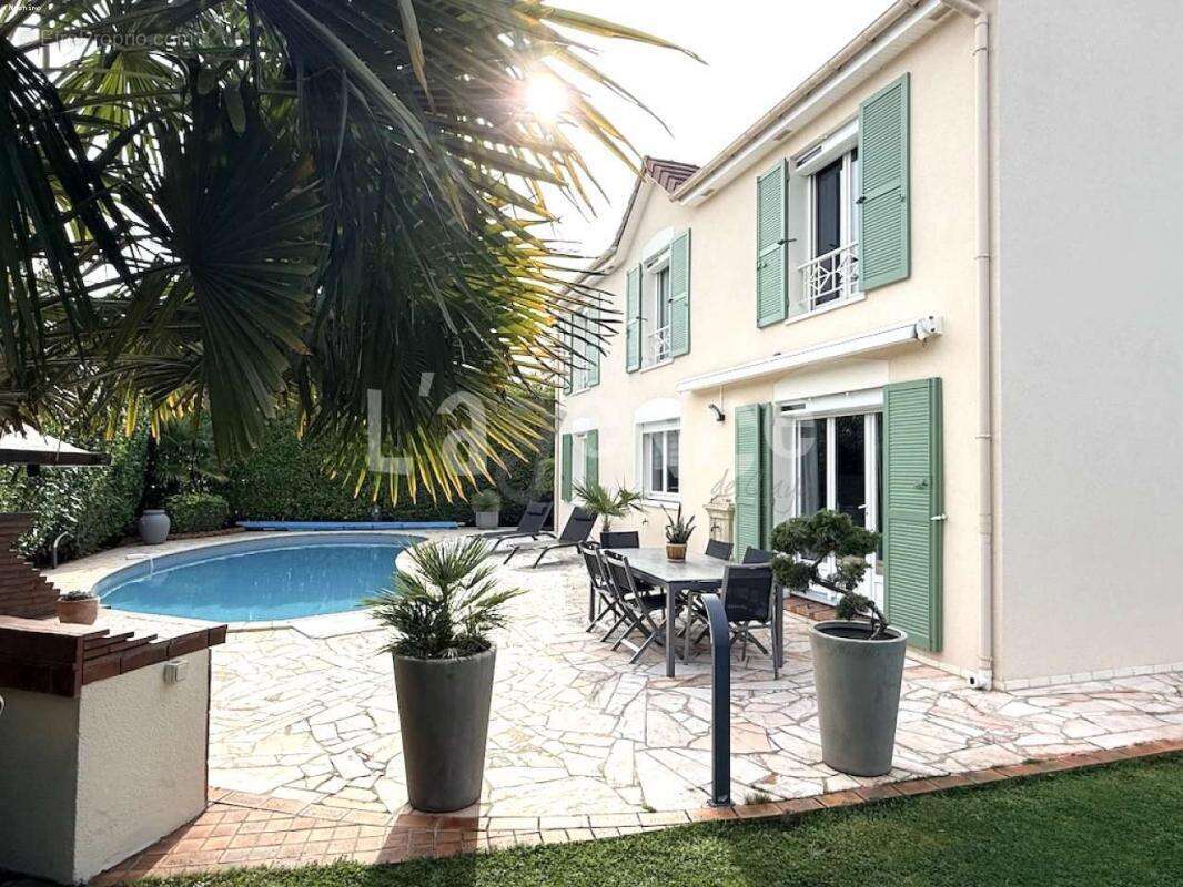 Maison à CLAYE-SOUILLY