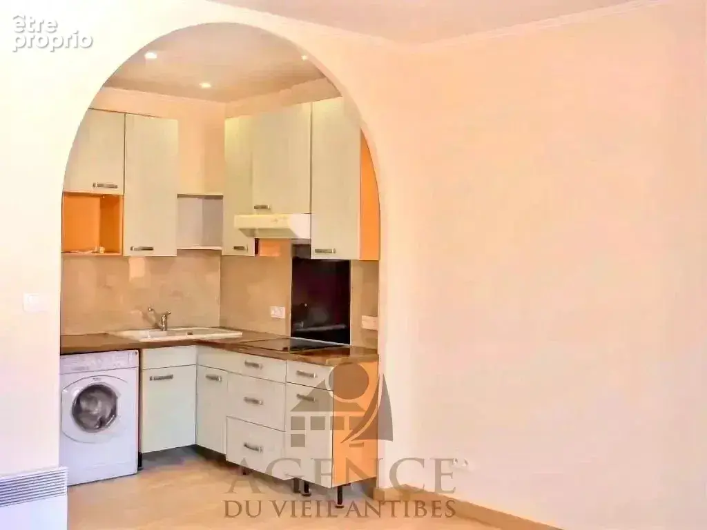Vieil Antibes – Remparts  Charmant 2 pièces de 36 m² - photo 5