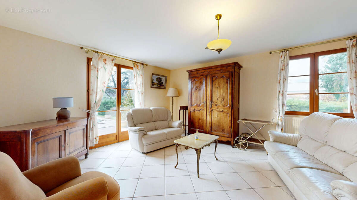 Maison à NEUILLY-LE-REAL