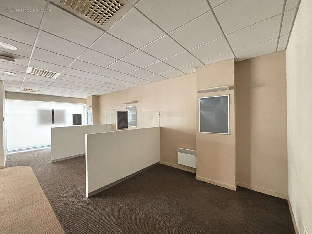 Local commercial de 161.86 M² - photo 5