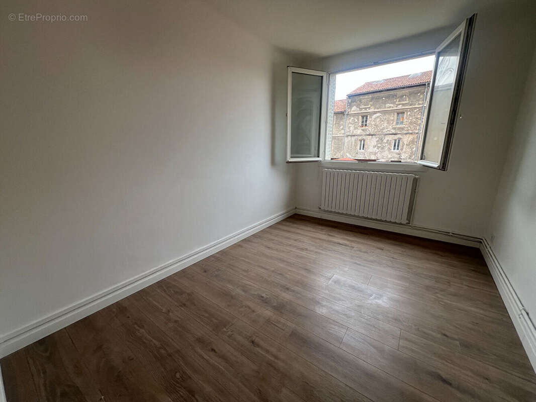 Appartement à MARSEILLE-2E