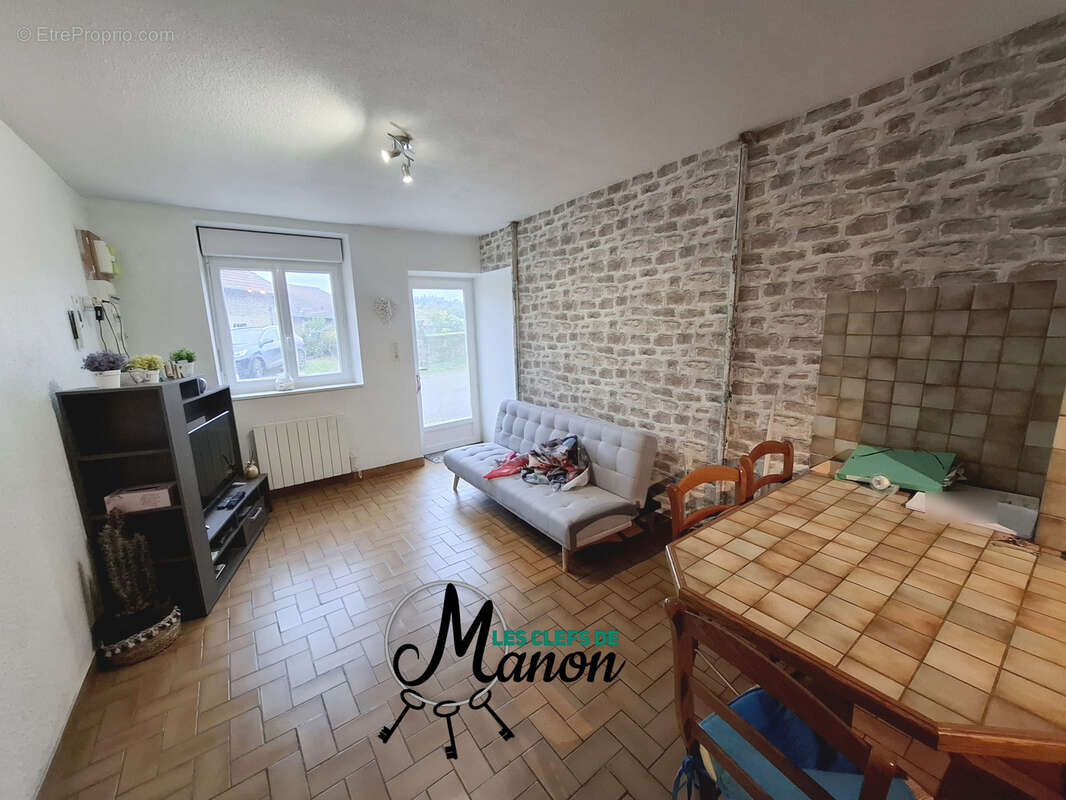 Maison à SAINT-LEGER-LA-MONTAGNE