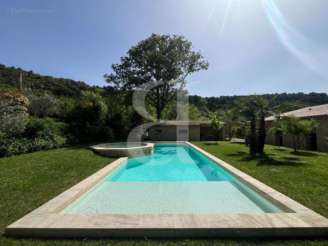 Maison à L'ISLE-SUR-LA-SORGUE