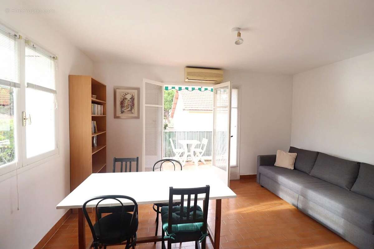 Appartement à SAINT-CYR-SUR-MER