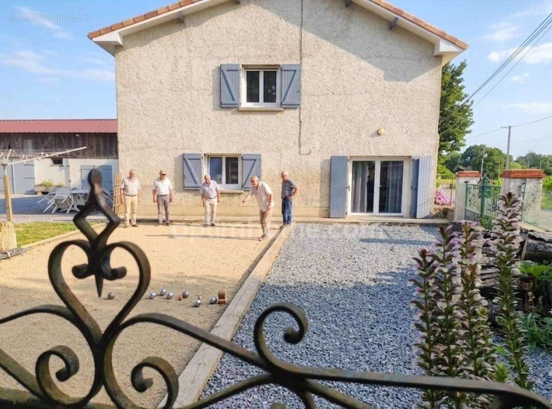  Un Domaine Unique face aux Pyrénées  - photo 2