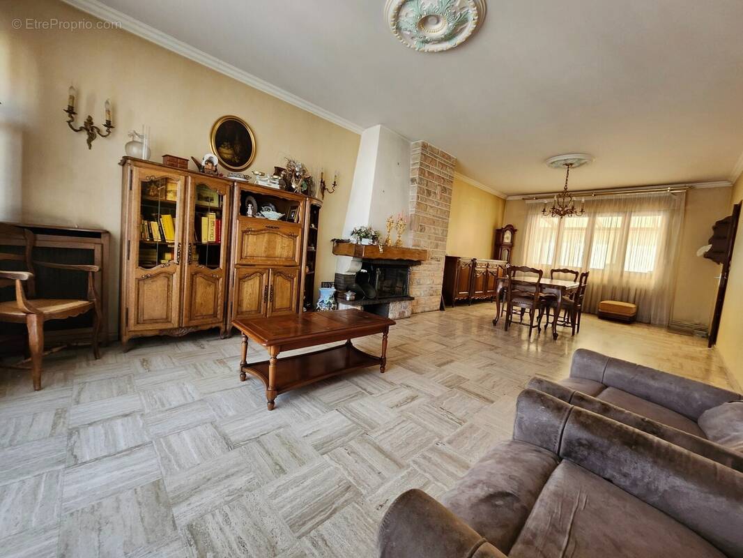 Séjour espace salon 1 - Maison à HENIN-BEAUMONT