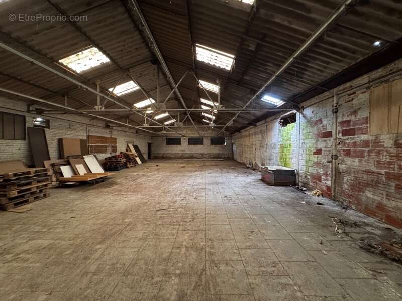 Commerce à MENNEVRET