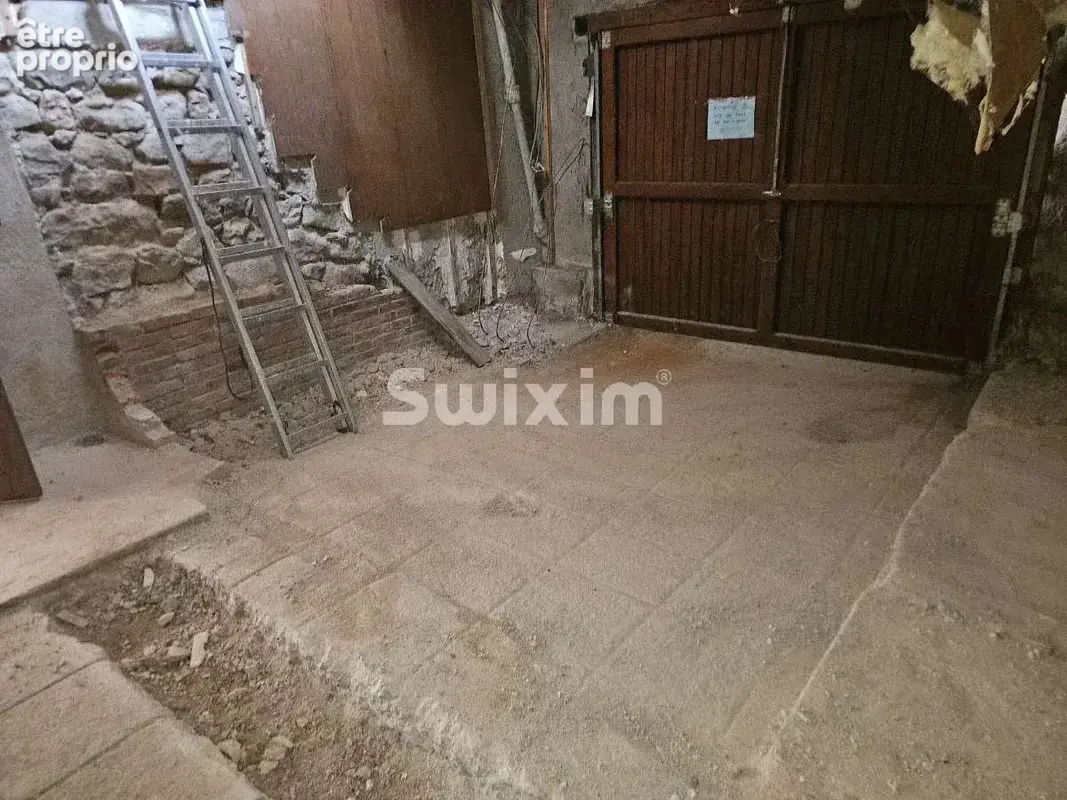 Maison à rénover avec 5 500 m² de terrain, calme, beau potentiel - photo 11