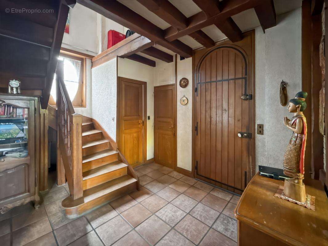 Maison à SAINT-JEAN-DE-BRAYE