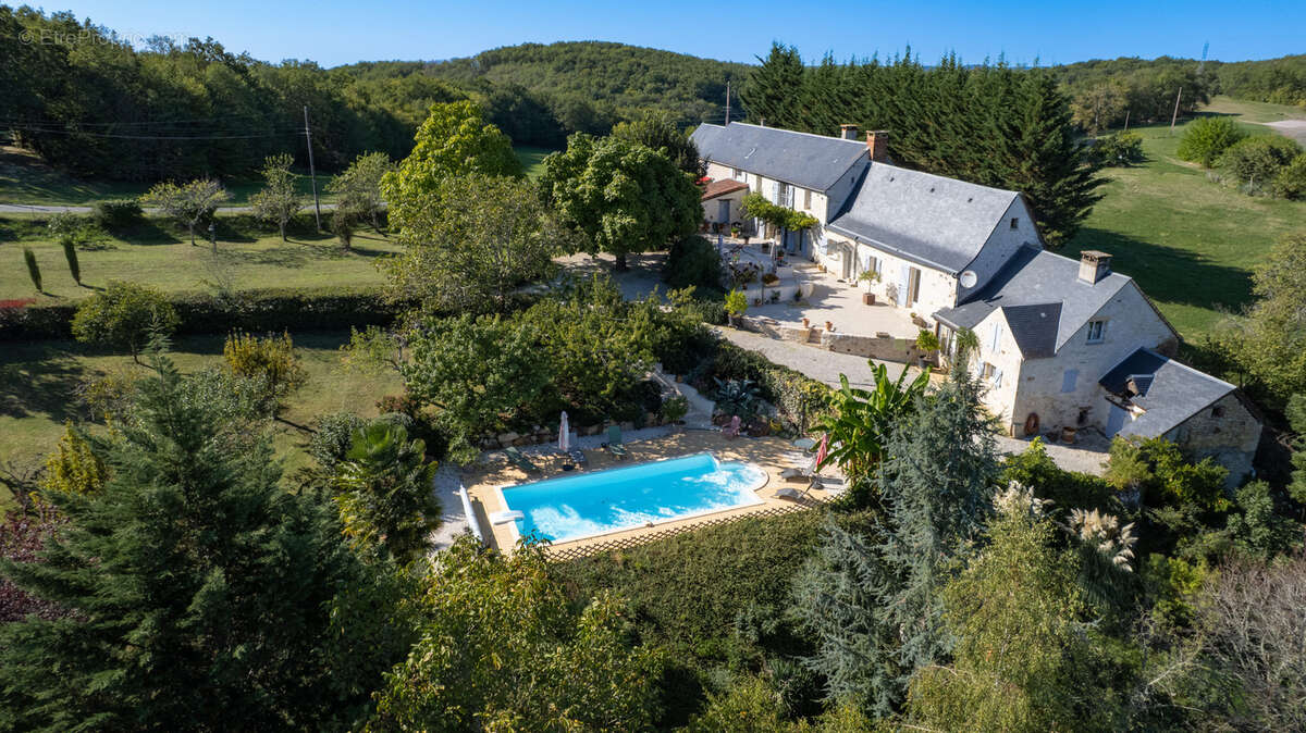 Maison à PEYRILLAC-ET-MILLAC