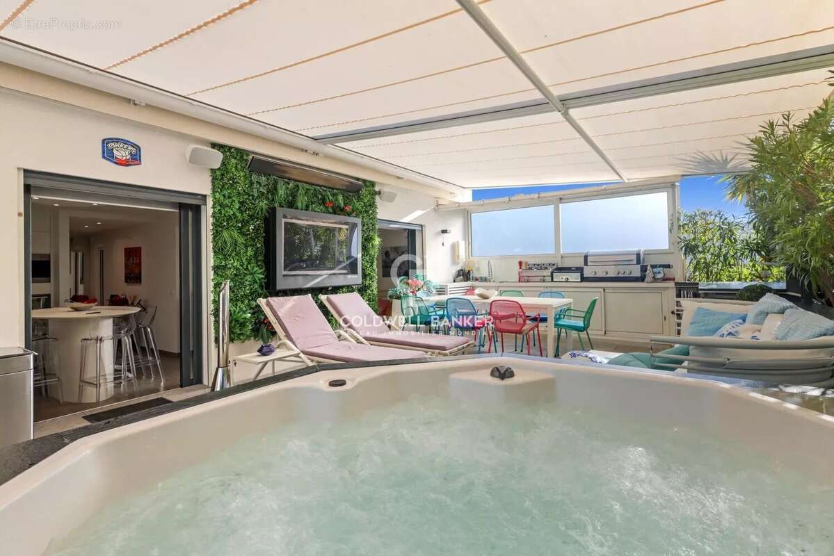 Appartement à VALLAURIS