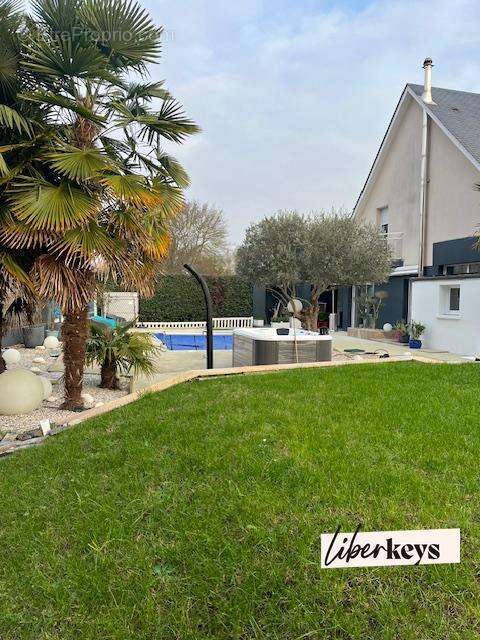 Maison à MONTREUIL-JUIGNE