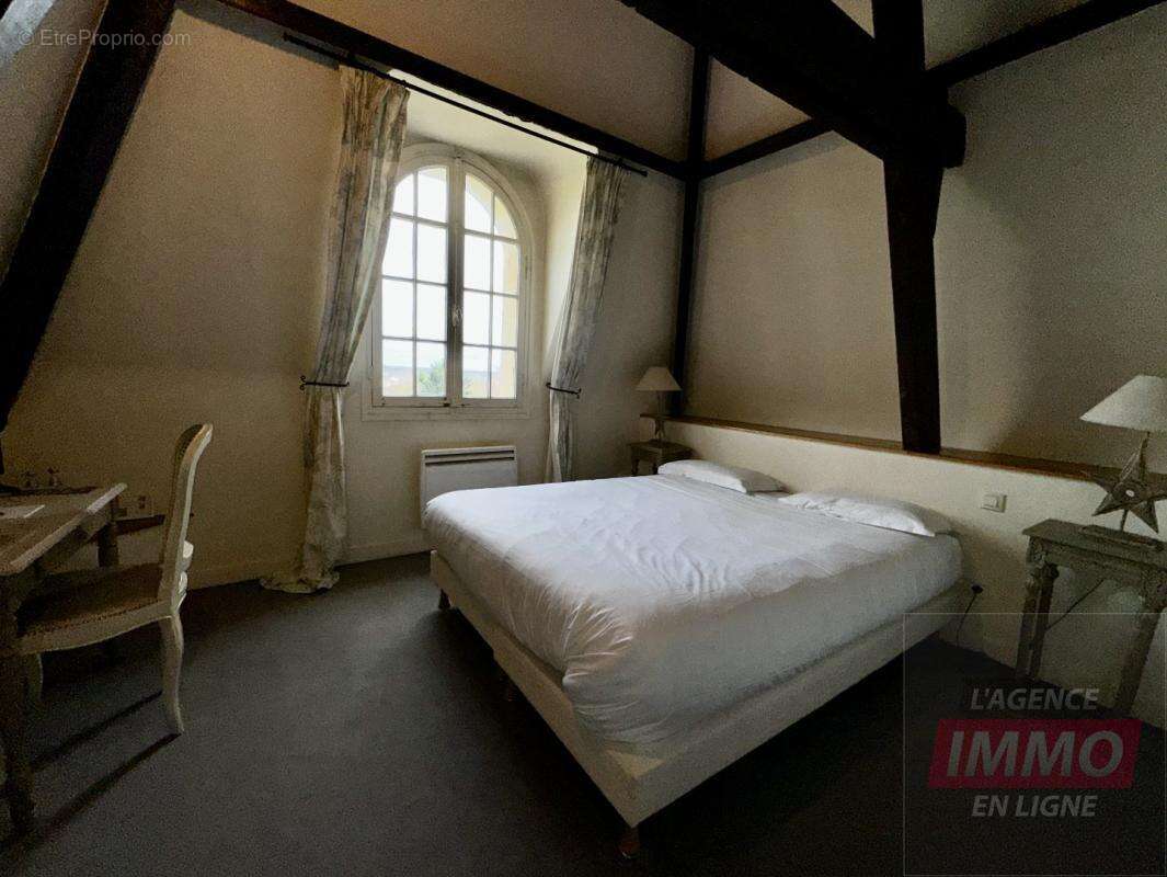 Maison 680 m² à Pontoise  - photo 19