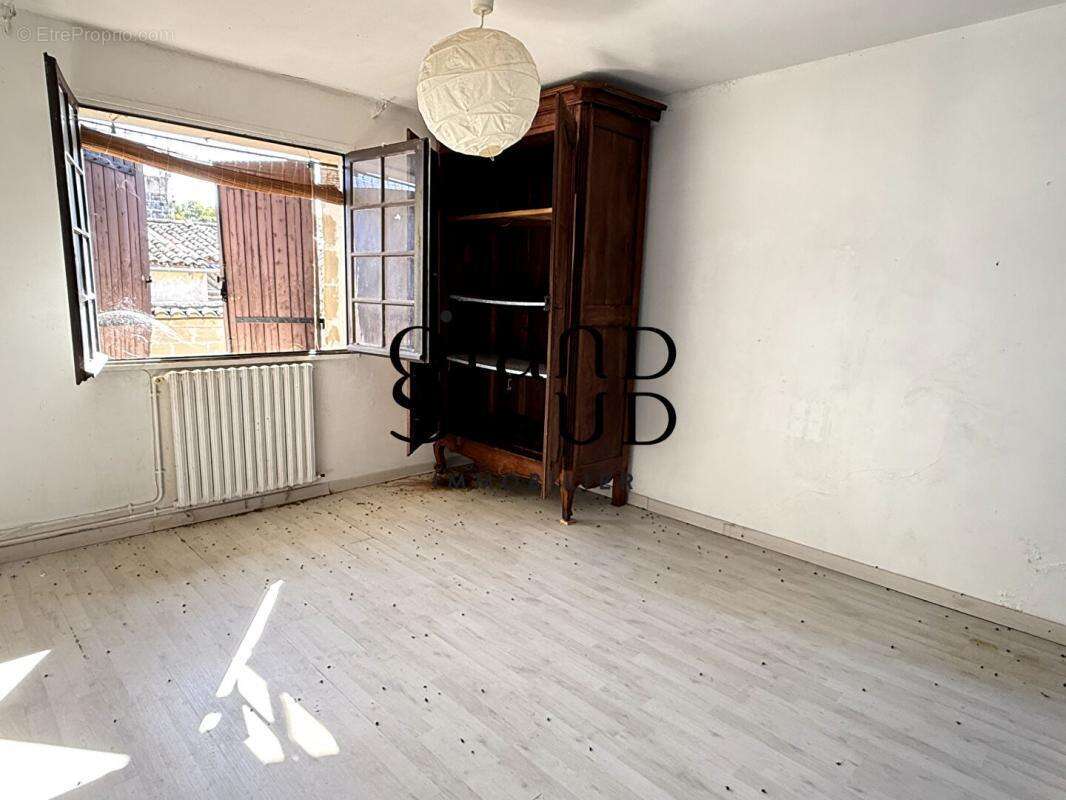 Maison à MONTAREN-ET-SAINT-MEDIERS