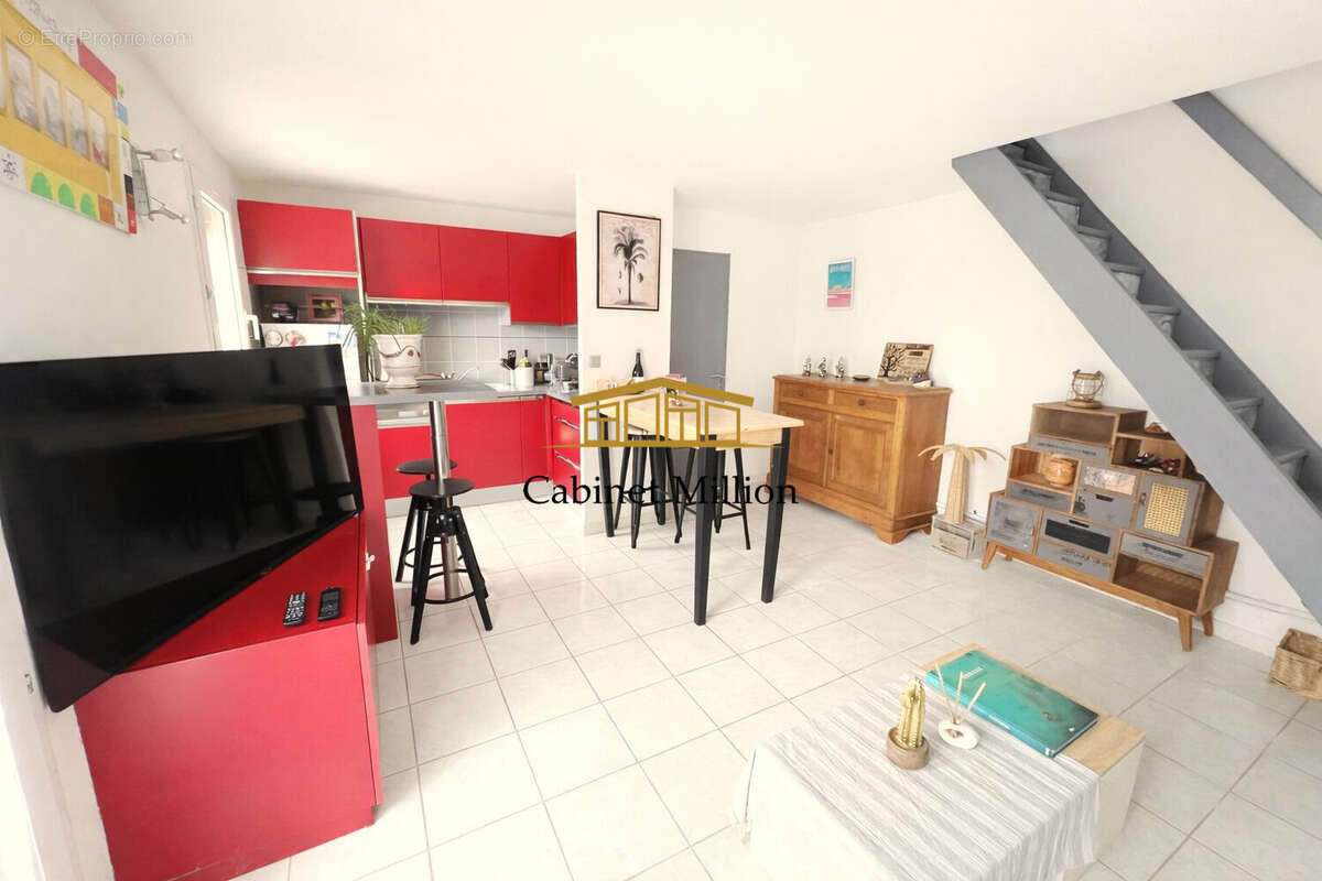 Maison à VIC-LA-GARDIOLE