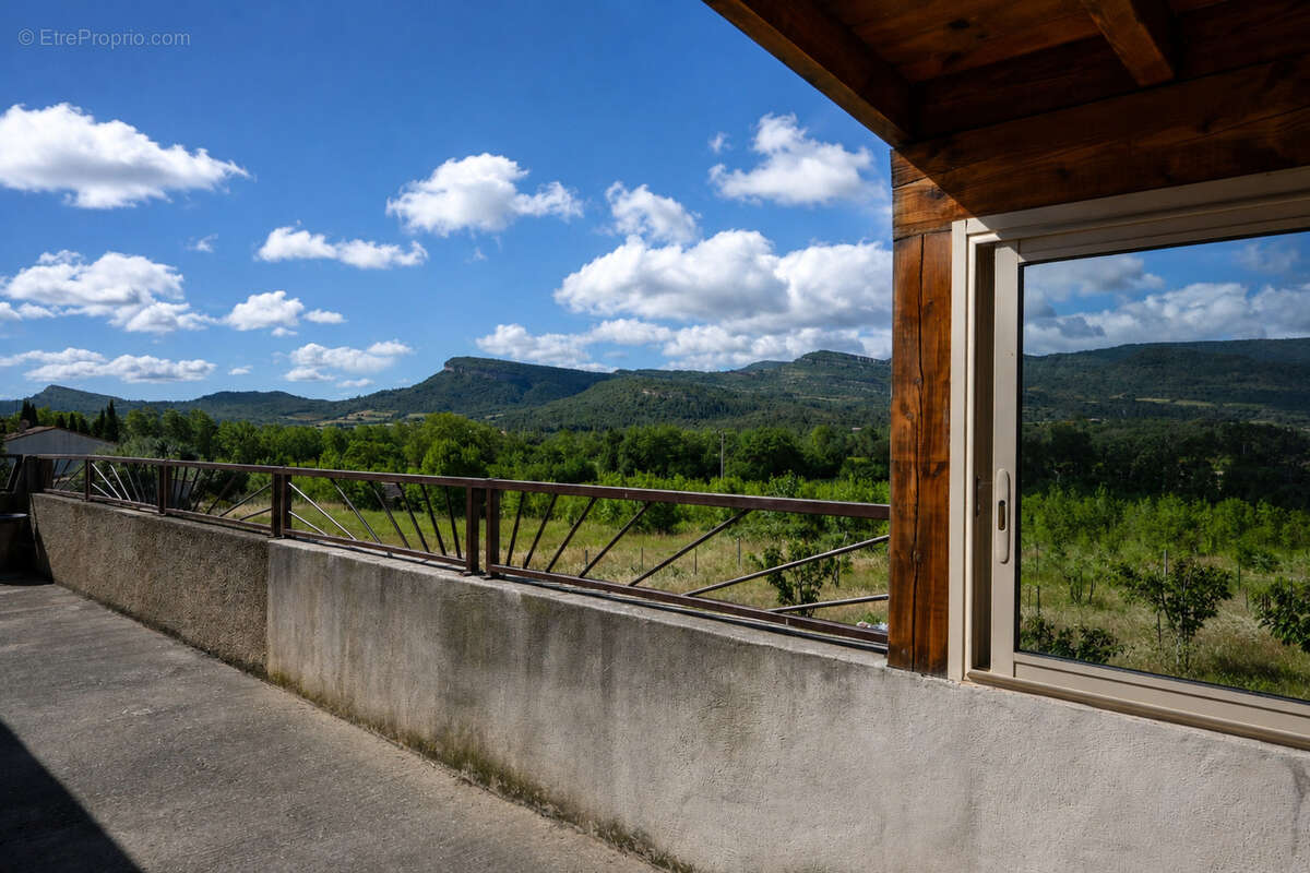 Maison familiale rénovée avec vue panoramique, terrasse et double garage   Serviès-en-Val - photo 2