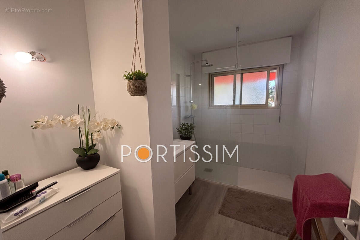Appartement à SAINT-LAURENT-DU-VAR